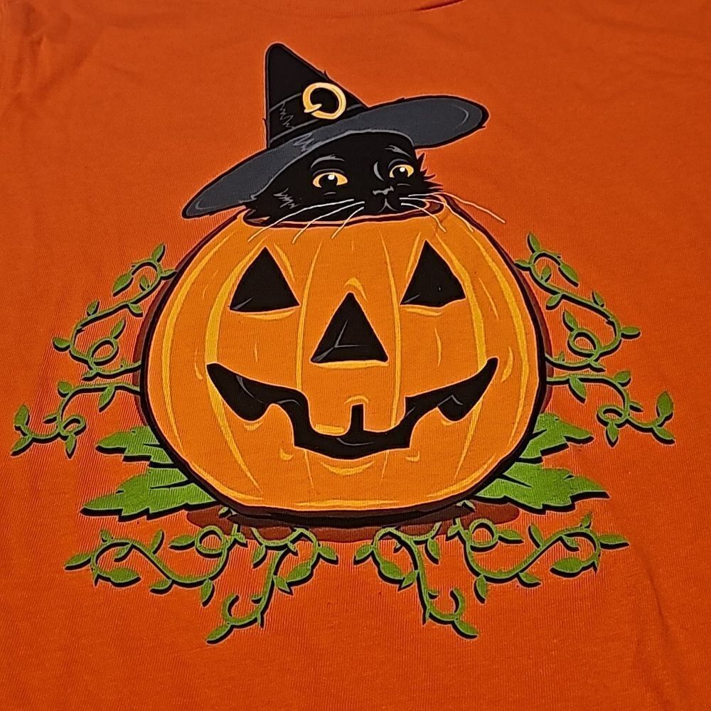 Orange Halloween short sleeve tee featuring black cat size medium